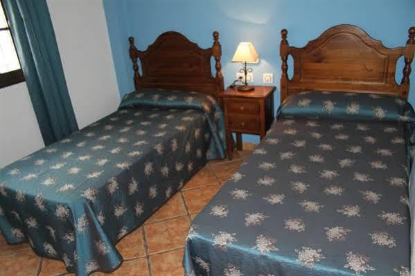 Hostal Lojo Conil De La Frontera Exterior foto