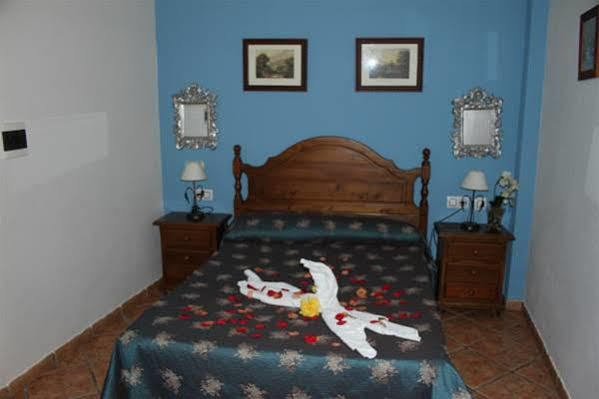 Hostal Lojo Conil De La Frontera Exterior foto