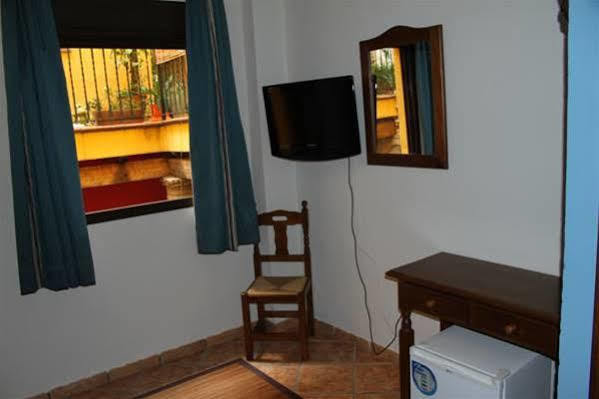 Hostal Lojo Conil De La Frontera Exterior foto